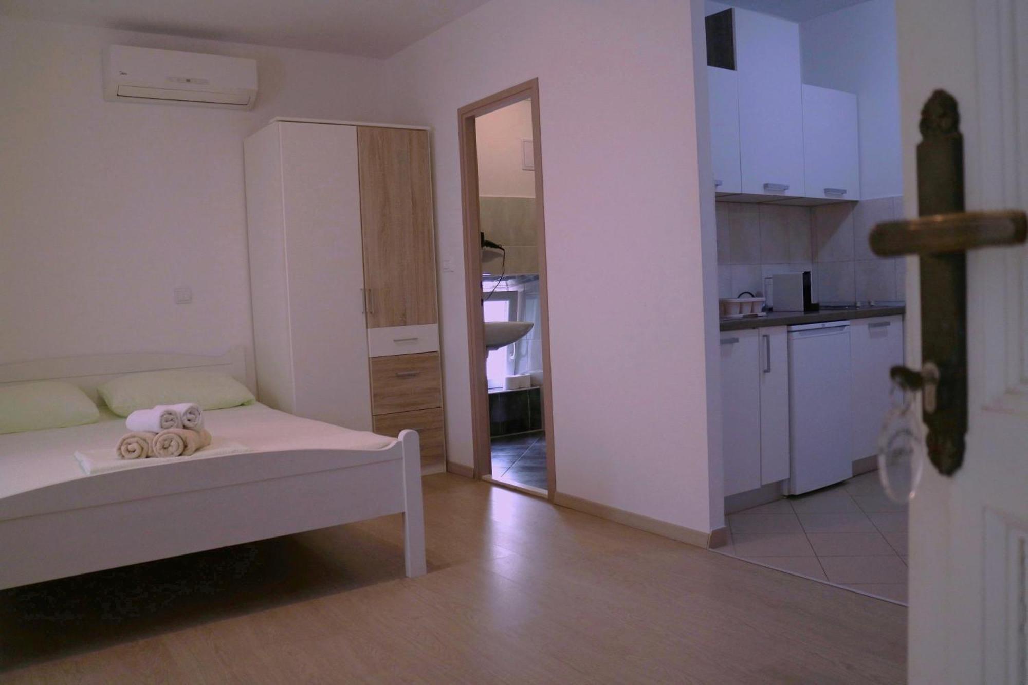 Studio Apartments & Rooms Lela, Sipan Island Sipanska Luka  Exterior photo