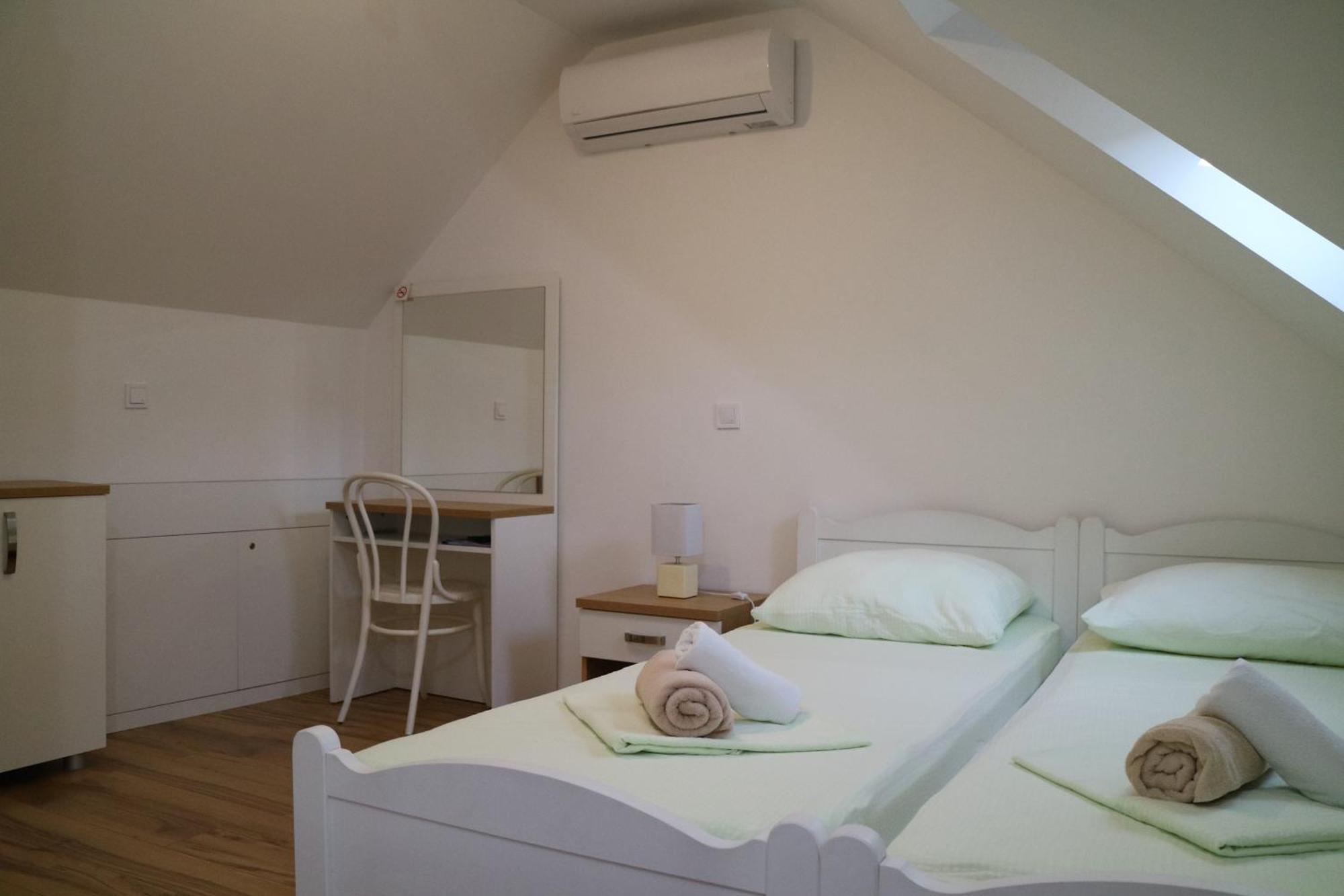 Studio Apartments & Rooms Lela, Sipan Island Sipanska Luka  Exterior photo